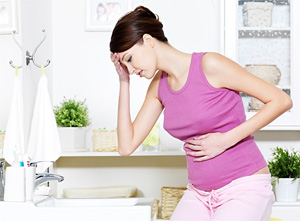 На состояние беременности также может указывать такой фактор, как токсикоз. 