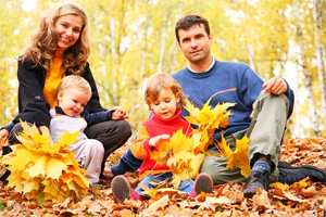 Осенняя пора может подсказать вашей семье такую идею, как отправиться в лес за грибами