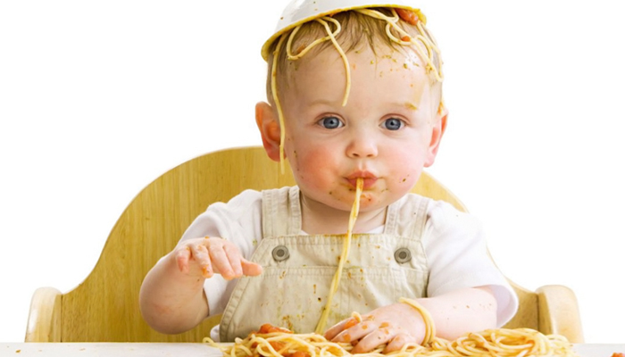 Как приучить ребенка к здоровой еде, если он переедает
