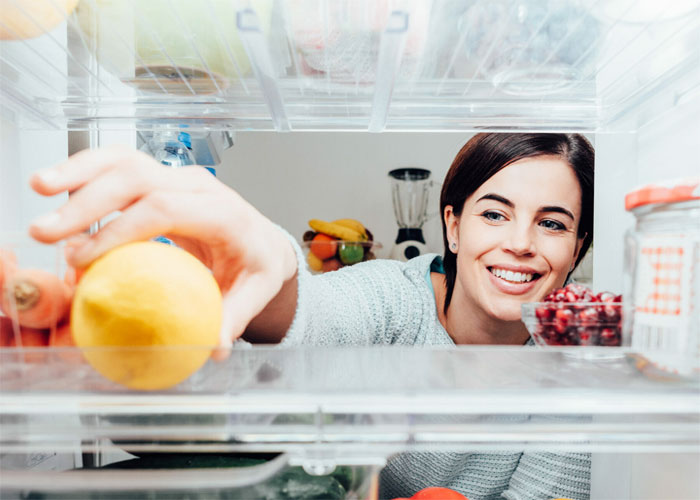 Как навсегда избавиться от неприятного запаха в холодильнике: проверенные способы