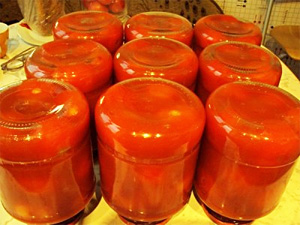 Помидоры в томатно-овощном соусе