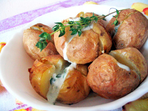Молодой картофель с пикантным сыром