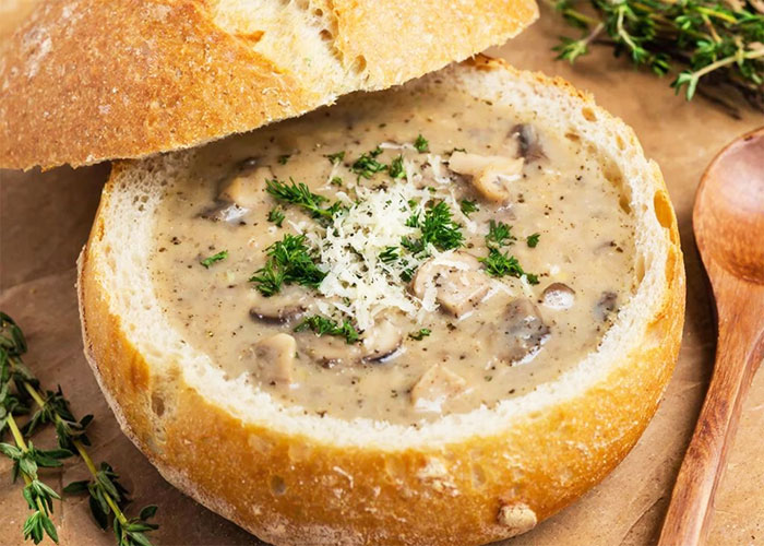 Крем-суп из грибов в хлебе