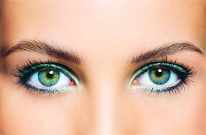 При создании разного вида макияжа для глаз следует учитывать то, что техника нанесения косметики разнится
