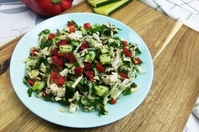 Перекус №2: Салат с куриной грудкой и овощами