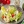 Салат с креветками, сухариками и авокадо