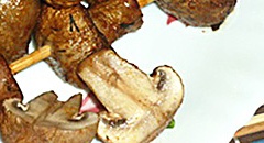 Шашлык грибной на шпажках
