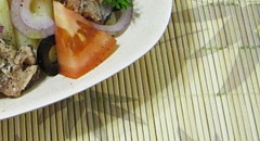 Салат из макарон с сардинами