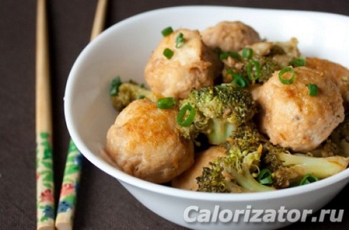 Куриные тефтели с брокколи и рисом