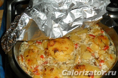 Картошка, запеченная с овощами в духовке
