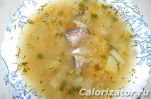 Приготовление супа из рыбных консервов.