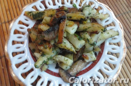 Картофель жареный с грибами и луком