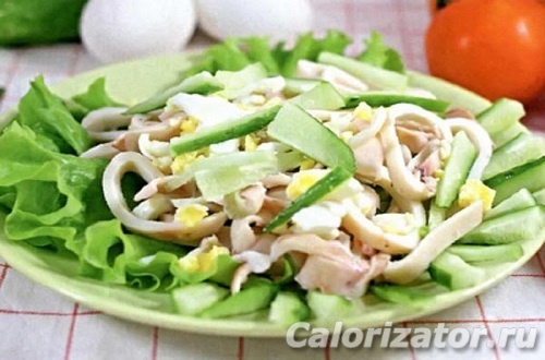 Низкоуглеводный салат с кальмаром Низкоуглеводный салат с кальмаром