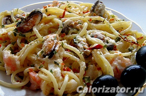 Спагетти с морепродуктами в сливочном соусе