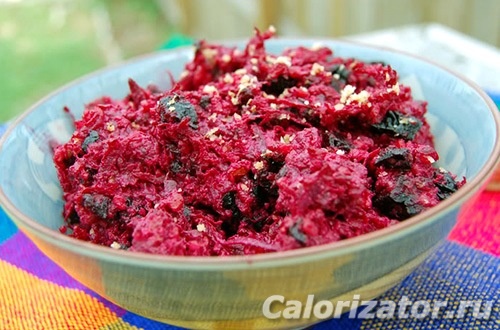 Салат из чернослива, свеклы и сыра Чеддер, пошаговый рецепт на ккал, фото, ингредиенты - Юлия