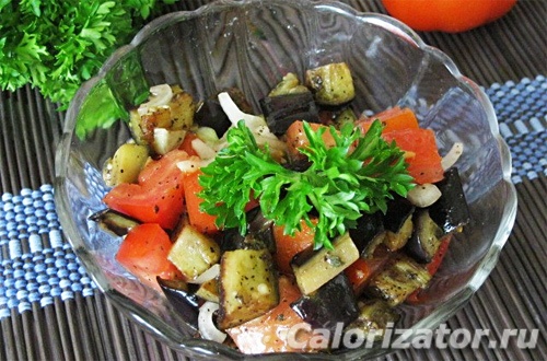 Салат с запечёнными баклажанами и помидорами