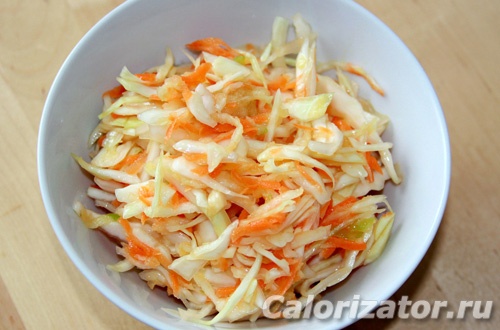 Салат из маринованных капусты, моркови и перца Салат из маринованных капусты, моркови и перца