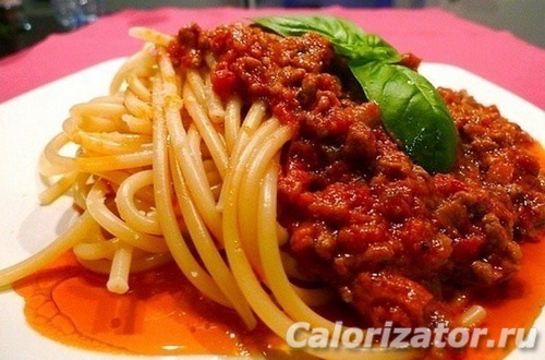 Спагетти с фаршем и томатным соусом