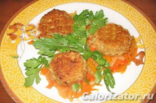 Мясные котлеты тушеные с луком и морковью