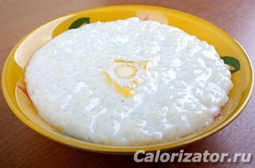 Рисовая каша на молоке с маслом и сахаром