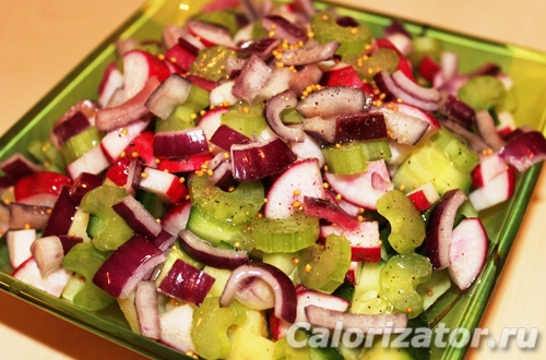 Салат овощной с сельдереем