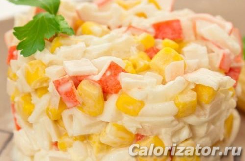 Салат с крабовыми палочками и кукурузой Салат с крабовыми палочками и кукурузой