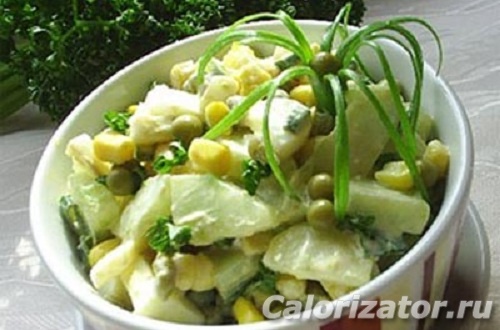 Картофельный салат с солеными огурцами и луком