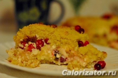 Пирог с творогом, яблоками и клюквой