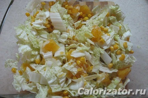 Витаминный салат из капусты с апельсином и морковью
