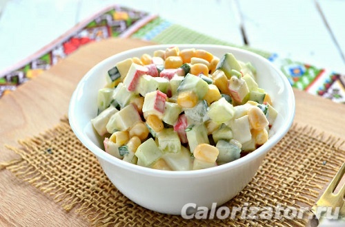 Салат с крабовыми палочками, кукурузой и огурцом - рецепты с фото