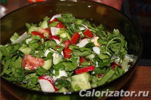 Салат овощной со щавелем