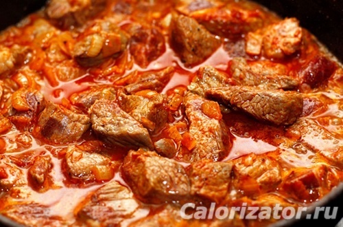 Испанское мясное рагу из телятины или говядины с овощами