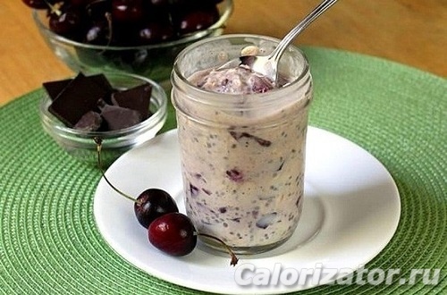 Овсянка ленивая с вишней и какао Овсянка ленивая с вишней и какао