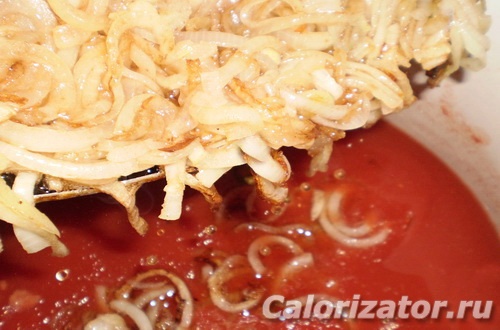 Лук жареный с томатным соком