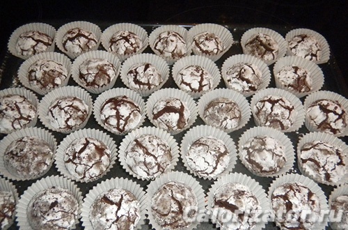 Шоколадное печенье «Брауни» с трещинками