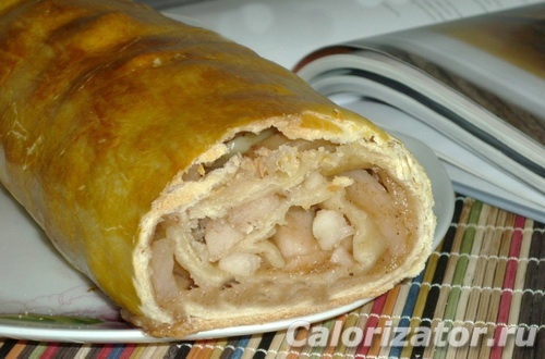 Рулет с яблоком