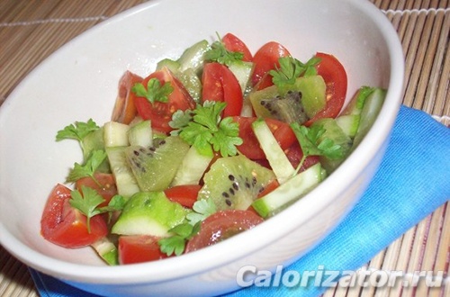 Салат овощной с киви