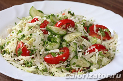 Капустный салат с зеленью, огурцом и помидором