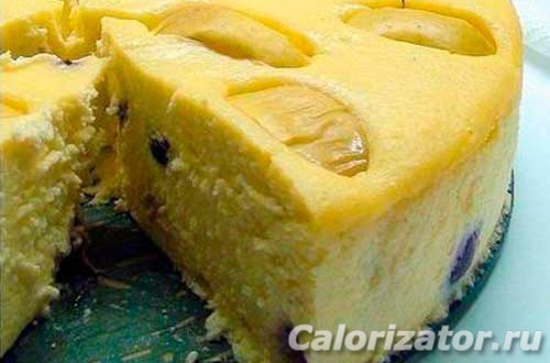 Запеканка творожная с яблоком и черносливом