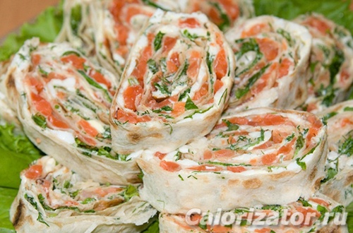 Фруктово-овощной салат с брынзой в корзиночках из лаваша