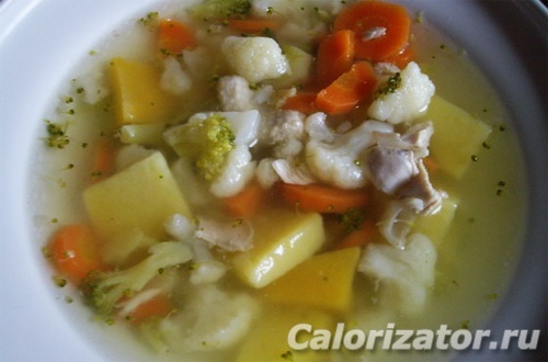 Суп овощной на курином бульоне с брокколи