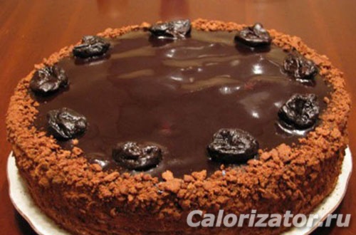 Шоколадный торт с черносливом