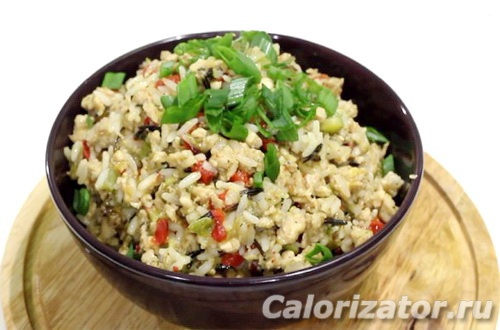 Рис с фаршем и овощами на сковороде - рецепт