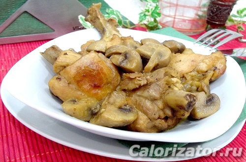 Курица, тушеная с грибами и овощами