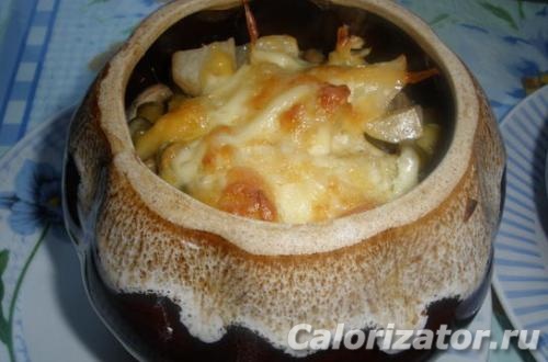 Картошка в горшочке с мясом и грибами