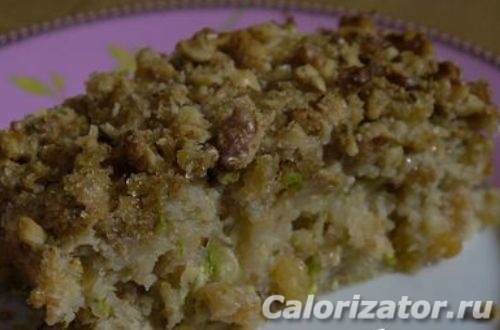 Пирог из кабачка с орехами и изюмом