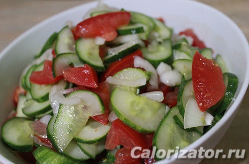 Салат помидорно-огуречный