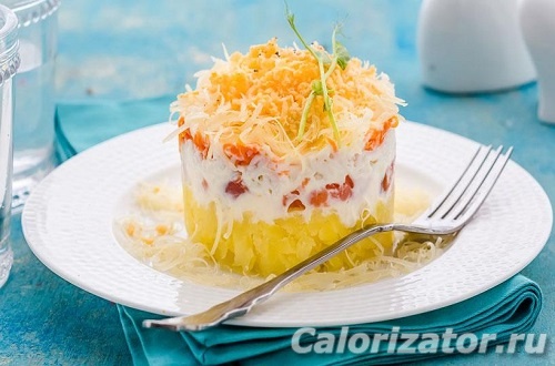 Салат с сыром и копченой горбушей