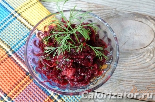 Салат из свёклы с маринованным огурцом
