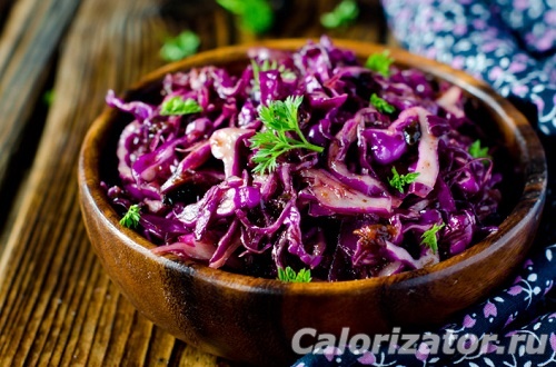 Салат с красной капустой, креветками и огурцами Салат с красной капустой, креветками и огурцами